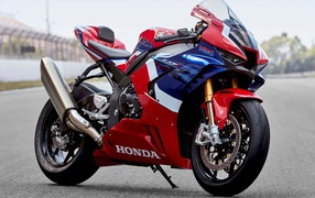 Спортивный мотоцикл  Honda CBR1000RR R SP, 2020 года