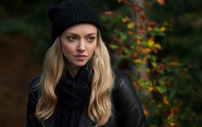 Актриса Аманда Сейфрид в фильме Тебе стоило уйти, 2020