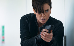 Актриса Шарлиз Терон в фильме Бессмертная гвардия, 2020