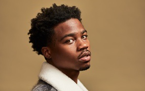 Американский рэпер Roddy Ricch крупным планом