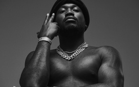 Хип- хоп исполнитель Meek Mill черно-белое фото