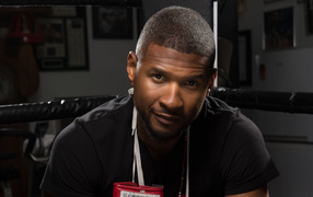 Певец Ашер крупным планом