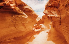 Каменный необычный каньон 