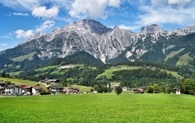 Вид высокие горы под голубым небом, Австрия 