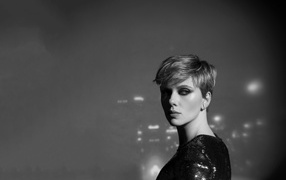 Американская актриса Скарлетт Йоханссон черно - белое фото