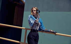 Австралийская актриса, модель Самара Уивинг в костюме