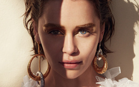 Красивая актриса Эмилия Кларк лицо крупным планом