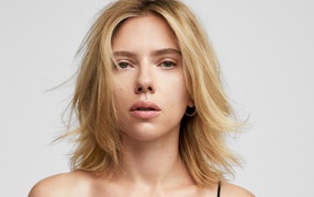 Blonde, actress Scarlett Johansson on a gray background