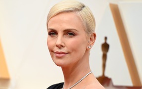 Cute blonde actress Charlize Theron at the Oscars