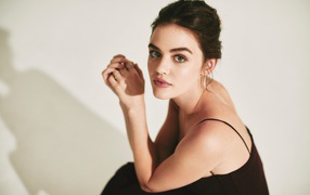 Нежная девушка актриса Люси Хейл