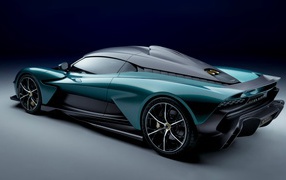 Автомобиль Aston Martin Valhalla 2021 года