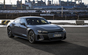 Автомобиль Audi E-Tron GT Quattro 2021 года в порту