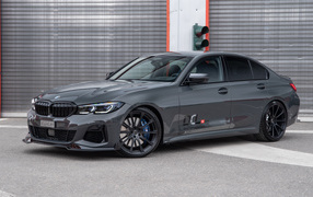 Серебристый автомобиль BMW M340i XDrive DÄHLer Competition Line 2021 года