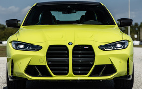 2021 BMW M4 Coupé yellow car front view