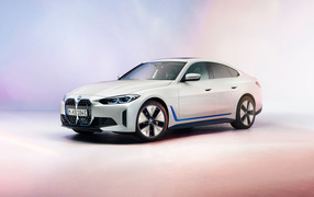 Дорогой автомобиль BMW I4 2021 года