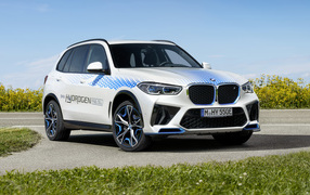 2021 BMW IX5 Hydrogen SUV set against blue sky