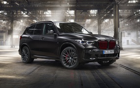 Black SUV BMW X5 M50i, 2021 at the factory