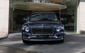 Автомобиль Bentley Flying Spur V8 First Edition 2021 года вид спереди