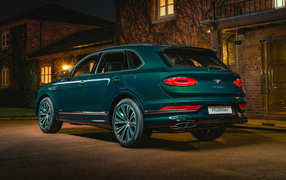 Внедорожник Bentley Mulliner Bentayga Hybrid 2021 года