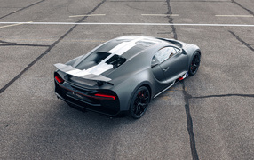 Спортивный Bugatti Chiron вид сверху