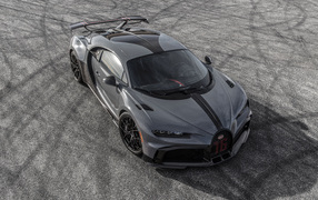 Спортивный автомобиль Bugatti Chiron Pur Sport вид сверху