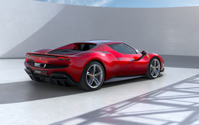 Спортивный Ferrari 296 GTB 2022 года вид сзади