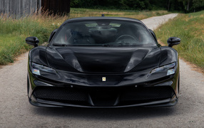Черный автомобиль Novitec Ferrari SF90 Stradale 2021 вид спереди