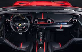 Черный салон красного автомобиля Ferrari 812 GTS
