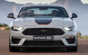 Спорткар Ford Mustang Mach 1,  2021 года вид спереди