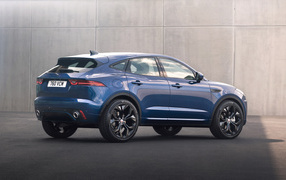 Синий кроссовер Jaguar E-Pace R-Dynamic Black Pack 2021 года вид сзади