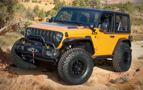 Внедорожник Jeep Orange Peelz 2021 года в горах