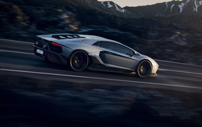 Автомобиль Lamborghini Aventador LP 780-4 Ultimate 2021 года на скорости