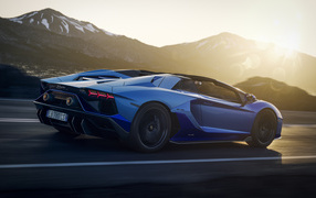 Синий спорткар Lamborghini Aventador LP 780-4 Ultimate 2021