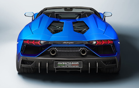 Синий автомобиль Lamborghini Aventador LP 780-4 Ultimate Roadster 2021 года вид сзади