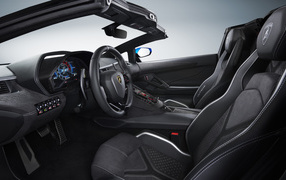 Черный салон автомобиля Lamborghini Aventador LP 780-4 Ultimate 2021 года
