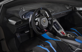 Салон автомобиля Lamborghini Huracán STO 2021 года черного цвета
