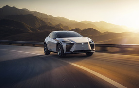 Автомобиль Lexus LF-Z Electrified 2021 года на трассе