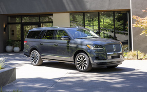 Large car Lincoln Navigator L, 2022 in front of the building