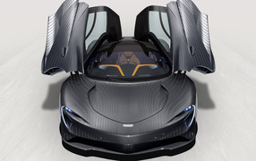 Автомобиль McLaren MSO, 2021 года на белом фоне