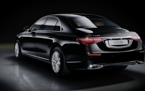 Черный Mercedes-Benz S 680 Guard 4MATIC 2021 года вид сзади 