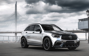 Серебристый  Mercedes-AMG GLC-Klasse Inferno 2021 года 