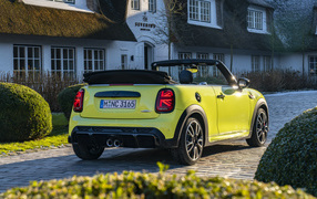 Кабриолет  MINI John Cooper, 2021 года вид сзади