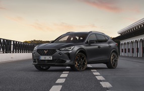 Автомобиль Cupra Formentor VZ5,  2021 года