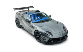 Спортивный автомобиль Mansory Stallone GTS 2021 года на белом фоне