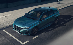 Автомобиль Peugeot 308 SW GT 2021 года