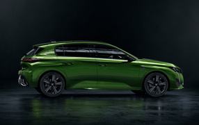 Автомобиль Peugeot 308 вид сбоку на черном фоне