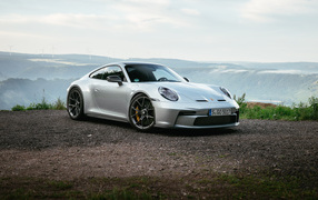 Быстрый автомобиль Porsche 911 GT3 Touring PDK 2021 года