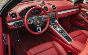 Красный кожаный салон автомобиля Porsche Boxster 25 Jahre 2021 года
