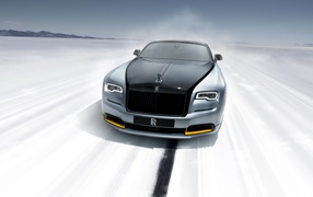Дорогой автомобиль  Rolls-Royce Dawn, 2021 года на  трассе