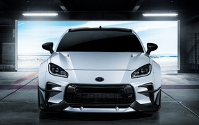 Белый автомобиль Toyota GR 86 GR Parts Concept 2021 года вид спереди 